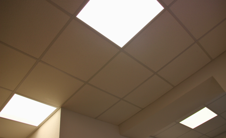 Aufnahme einer Decke mit LED-Lampen.